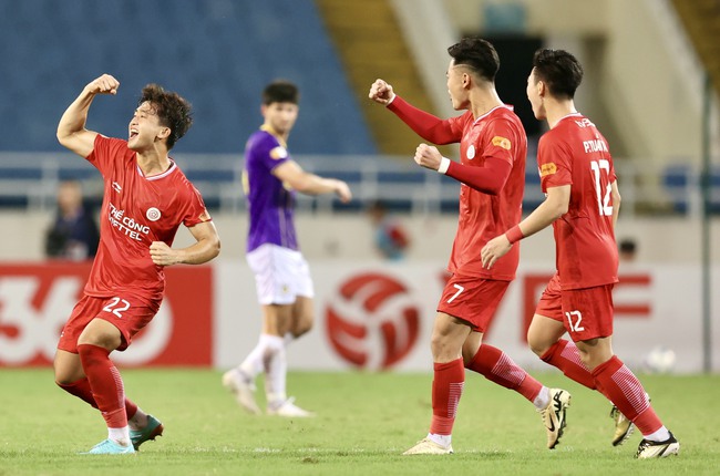 Thể Công Viettel xuất sắc thắng ngược CLB Hà Nội 2-1 ở vòng 2 V-League. Ảnh: Hoàng Linh