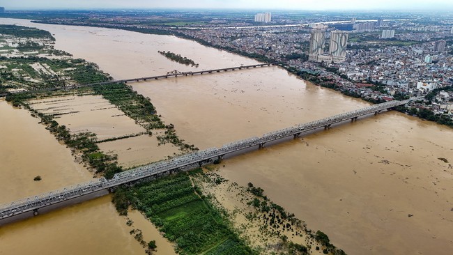 Hà Nội: Nước sông Hồng dâng nhanh, nhiều nơi ngập nặng - Ảnh 4.