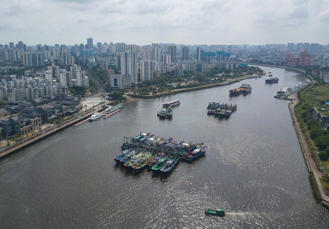 Trung Quốc: Tỉnh Hải Nam nâng mức ứng phó khẩn cấp lên cao nhất với siêu bão Yagi - Ảnh 1.