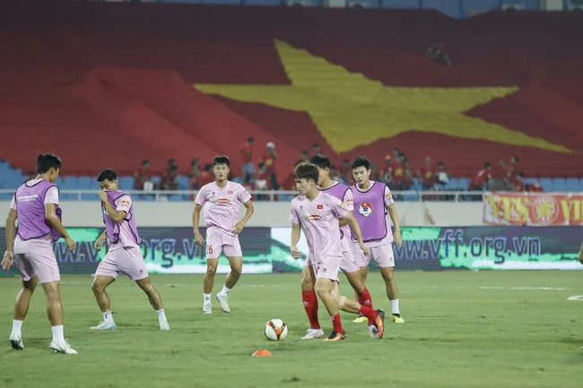 TRỰC TIẾP bóng đá Việt Nam vs Nga (0-0): Văn Lâm bắt chính; Tiến Linh, Quang Hải dự bị - Ảnh 6.