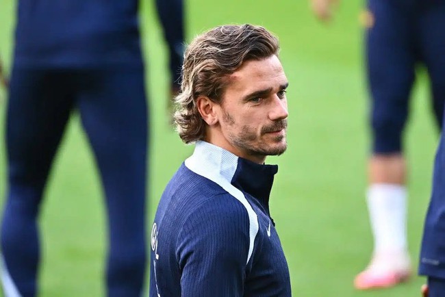 Griezmann chia tay đội tuyển Pháp sau 10 năm, áp lực ngày càng đè nặng lên vai Mbappe - Ảnh 1.